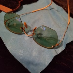 Antigue sun glasses